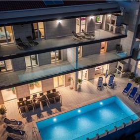 6 Bedroom Villa with Pool & Sea Views in Seget Vranjica near Trogir, sleeps 12